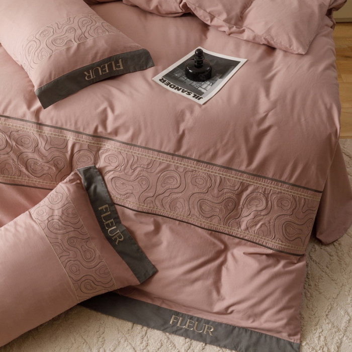 91家纺网 家纺一手货源 找家纺 艾莱家纺  2024新款A类全棉水洗棉加厚绣花四件套 威廉-豆沙红