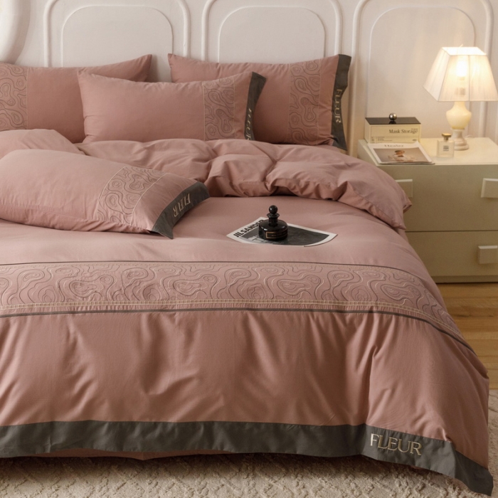 91家纺网 家纺一手货源 找家纺 艾莱家纺  2024新款A类全棉水洗棉加厚绣花四件套 威廉-豆沙红