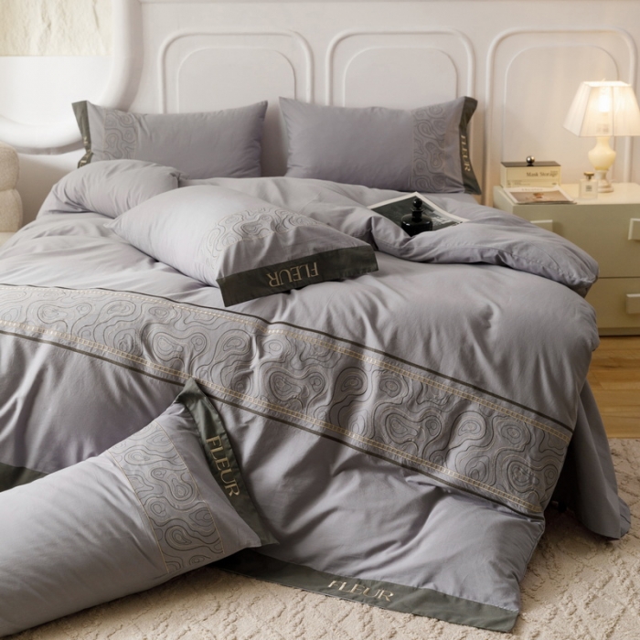 91家纺网 家纺一手货源 找家纺 艾莱家纺  2024新款A类全棉水洗棉加厚绣花四件套 威廉-蓝莓灰