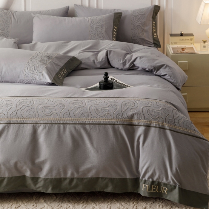 91家纺网 家纺一手货源 找家纺 艾莱家纺  2024新款A类全棉水洗棉加厚绣花四件套 威廉-蓝莓灰