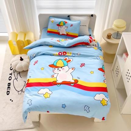 91家纺网 家纺一手货源 找家纺 乐秀 2025新款40S全棉13372幼儿园三件套六件套 滑板小兔