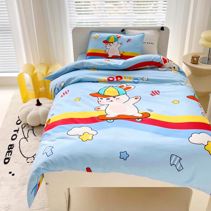 91家纺网 家纺一手货源 找家纺 乐秀 2025新款40S全棉13372幼儿园三件套六件套 滑板小兔