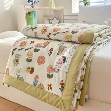 91家纺网 家纺一手货源 找家纺 帕拉美拉 2025新款冰凉丝凉感丝手包大宽边夏被 贩卖蜜糖