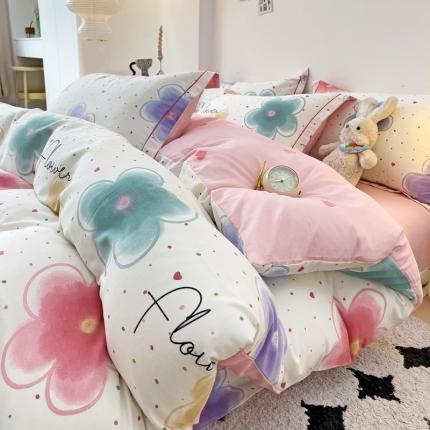 91家纺网 家纺一手货源 找家纺 乐童2024新款直播爆款13070纯棉印花吊边款一字绣四件套 七彩花漾