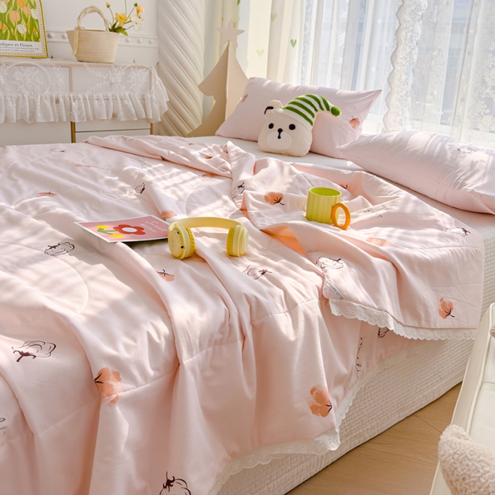 91家纺网 家纺一手货源 找家纺 芯恋 2025新款韩版花边里外全棉棉花夏被春秋被 棉花朵朵-肉桂粉