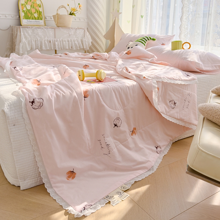 91家纺网 家纺一手货源 找家纺 芯恋 2025新款韩版花边里外全棉棉花夏被春秋被 棉花朵朵-肉桂粉