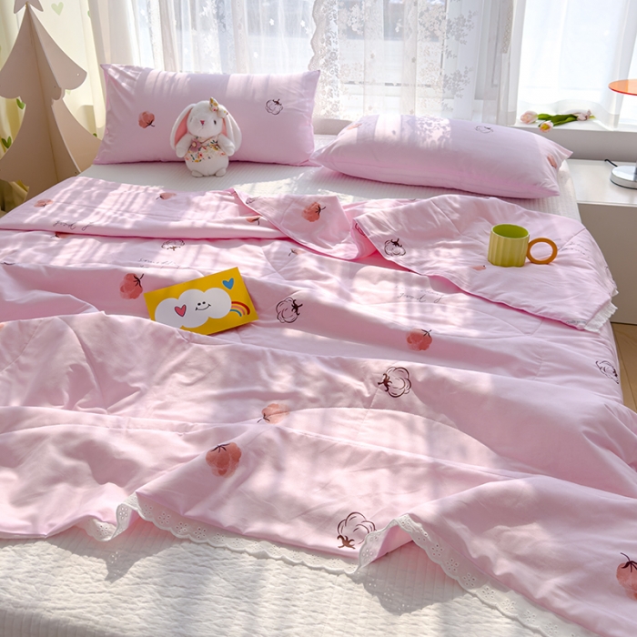 91家纺网 家纺一手货源 找家纺 芯恋 2025新款韩版花边里外全棉棉花夏被春秋被 棉花朵朵-樱花粉