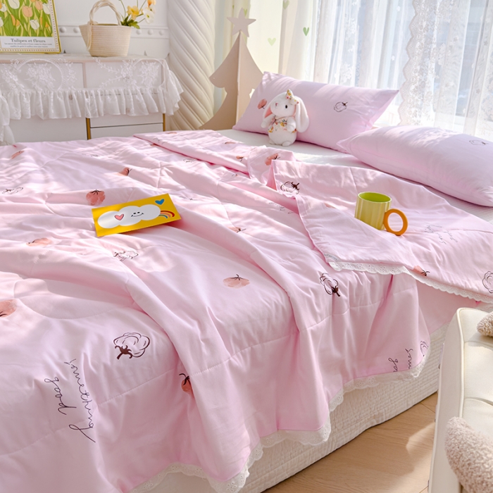 91家纺网 家纺一手货源 找家纺 芯恋 2025新款韩版花边里外全棉棉花夏被春秋被 棉花朵朵-樱花粉