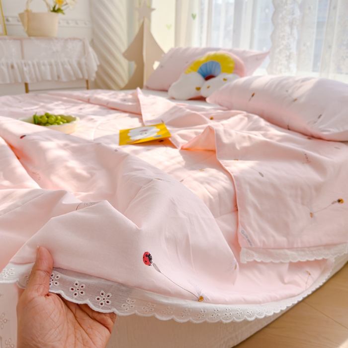91家纺网 家纺一手货源 找家纺 芯恋 2025新款韩版花边里外全棉棉花夏被春秋被 蒲公英