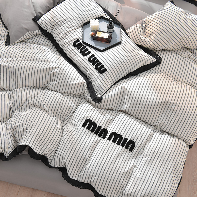 91家纺网 家纺一手货源 找家纺 炫拼 2025直播爆款新款A类全棉水洗棉毛巾绣四件套--赫本风 赫本—罗马