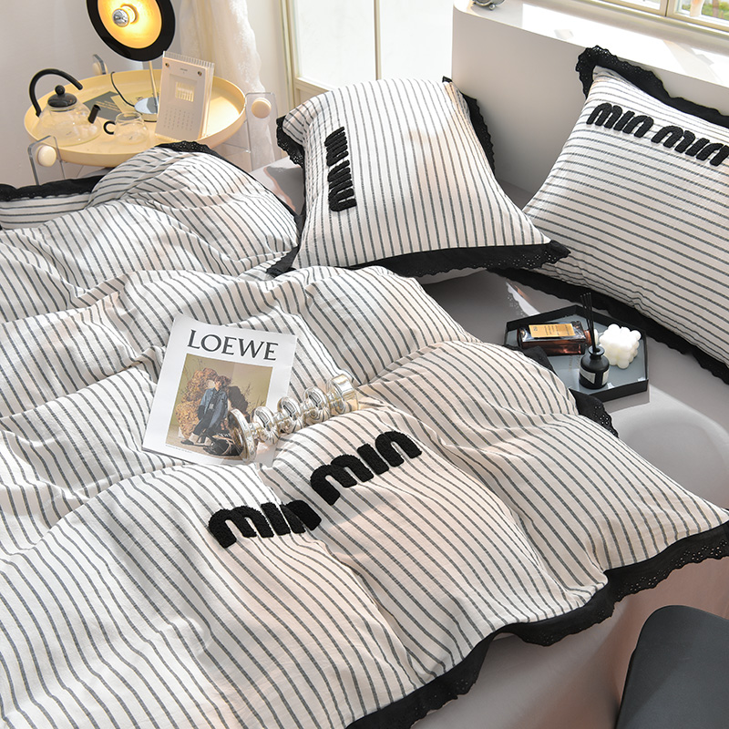 91家纺网 家纺一手货源 找家纺 炫拼 2025直播爆款新款A类全棉水洗棉毛巾绣四件套--赫本风 赫本—罗马