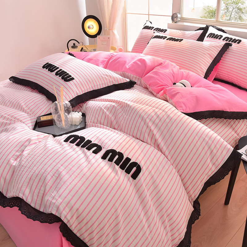 91家纺网 家纺一手货源 找家纺 炫拼 2025直播爆款新款A类全棉水洗棉毛巾绣四件套--赫本风 赫本—蜜恋