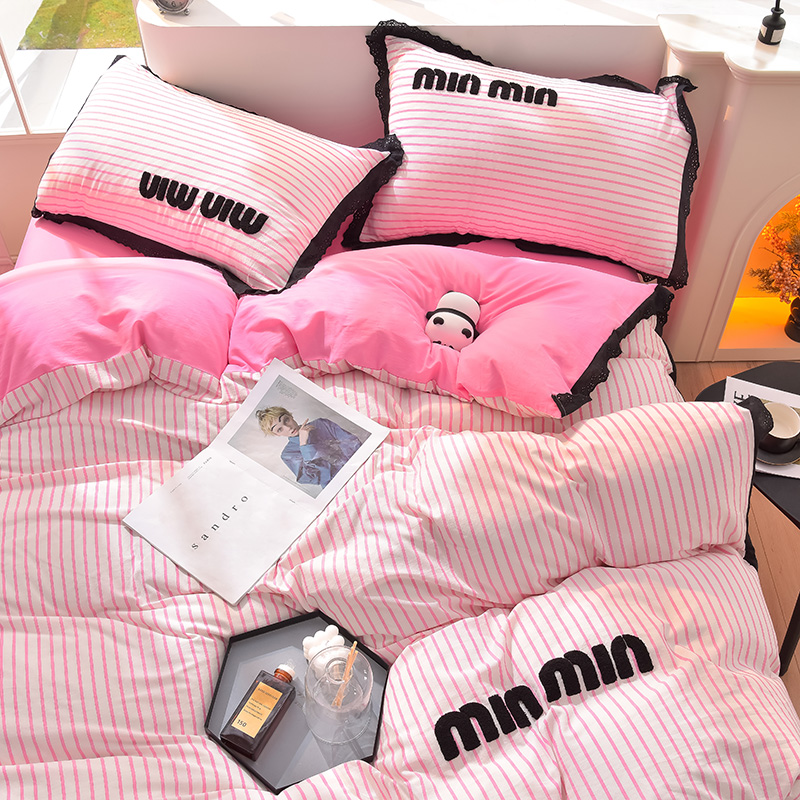 91家纺网 家纺一手货源 找家纺 炫拼 2025直播爆款新款A类全棉水洗棉毛巾绣四件套--赫本风 赫本—蜜恋