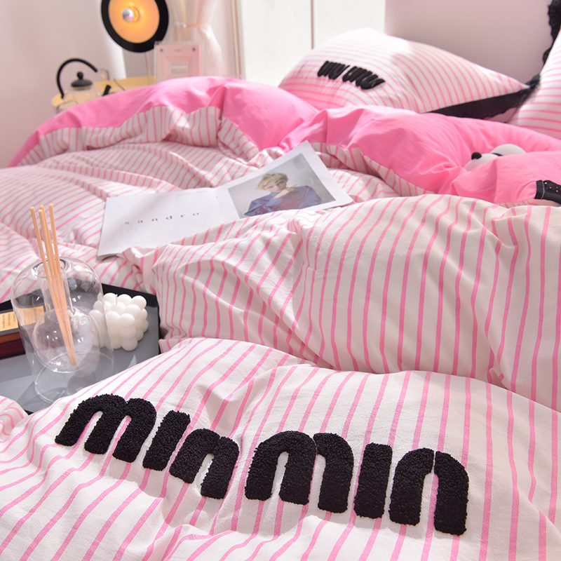 91家纺网 家纺一手货源 找家纺 炫拼 2025直播爆款新款A类全棉水洗棉毛巾绣四件套--赫本风 赫本—蜜恋