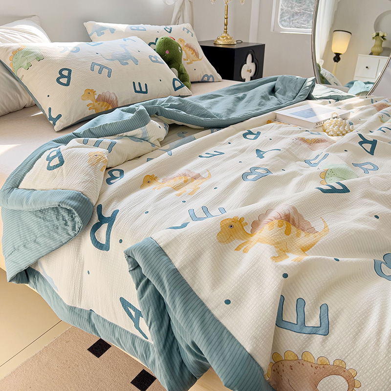 91家纺网 家纺一手货源 找家纺 星巴K家纺 2024新款小清新柔软泡泡棉夏凉被被子空调被夏被 字母恐龙