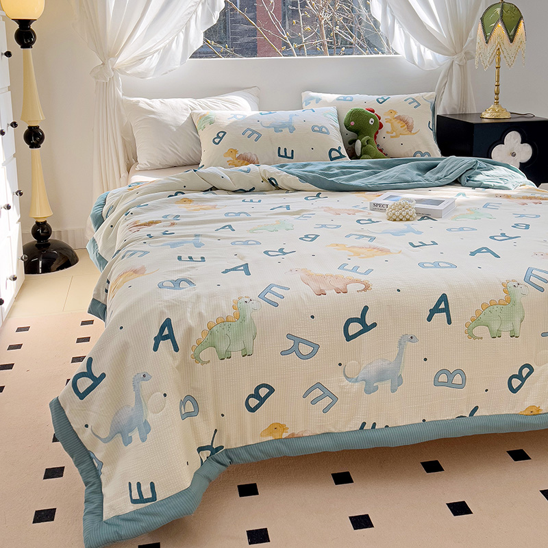 91家纺网 家纺一手货源 找家纺 星巴K家纺 2024新款小清新柔软泡泡棉夏凉被被子空调被夏被 字母恐龙