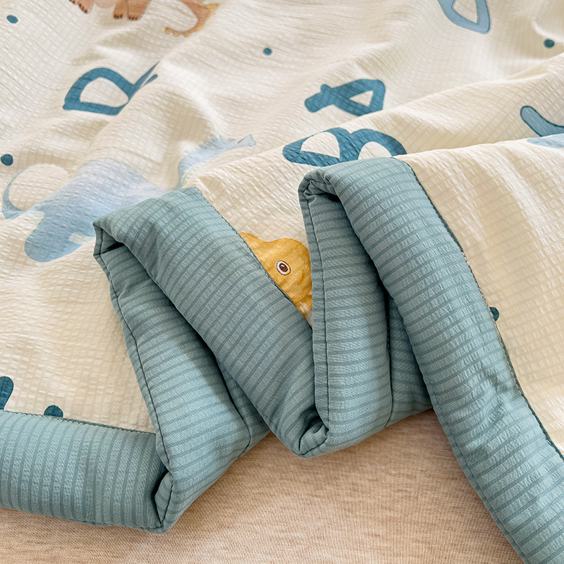 91家纺网 家纺一手货源 找家纺 星巴K家纺 2024新款小清新柔软泡泡棉夏凉被被子空调被夏被 字母恐龙