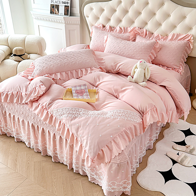 91家纺网 家纺一手货源 找家纺 2025春夏新款A类母婴级双层纱棉麻蕾丝花边床盖四件套—安妮系列