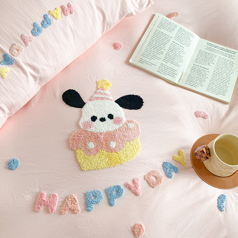 91家纺网 家纺一手货源 找家纺 凯儿2024新款水洗棉卡通毛巾绣四件套-专版花型 甜圈狗狗粉