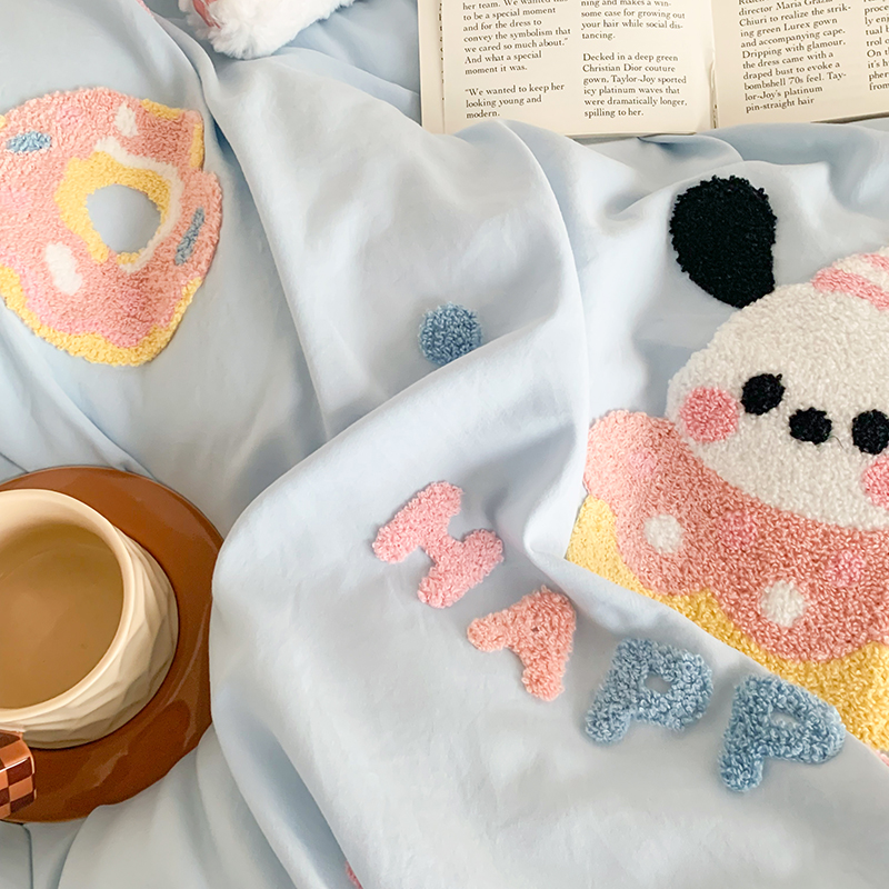 91家纺网 家纺一手货源 找家纺 凯儿2024新款水洗棉卡通毛巾绣四件套-专版花型 甜圈狗狗蓝