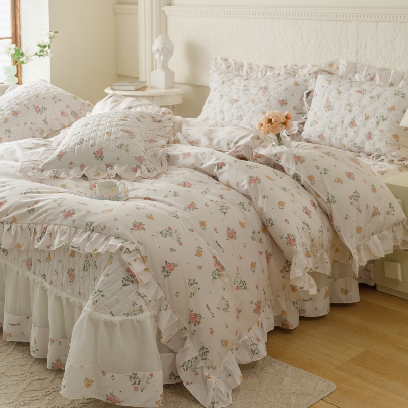 91家纺网 家纺一手货源 找家纺 胜权 2024新款高端欧根纱全棉印花夹棉床盖四件套 花兮白