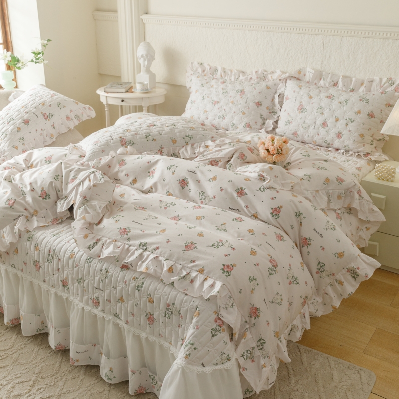 91家纺网 家纺一手货源 找家纺 胜权 2024新款高端欧根纱全棉印花夹棉床盖四件套 花兮白