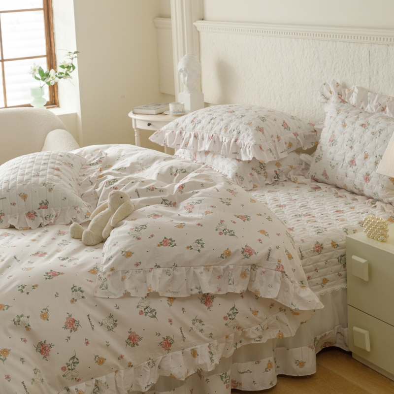 91家纺网 家纺一手货源 找家纺 胜权 2024新款高端欧根纱全棉印花夹棉床盖四件套 花兮白