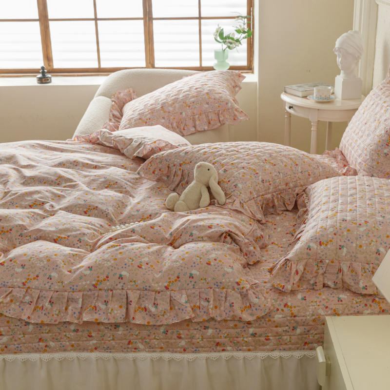 91家纺网 家纺一手货源 找家纺 胜权 2024新款高端欧根纱全棉印花夹棉床盖四件套 萌小兔