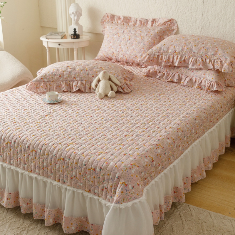 91家纺网 家纺一手货源 找家纺 （总）胜权  2024新款高端欧根纱全棉印花夹棉床盖单品