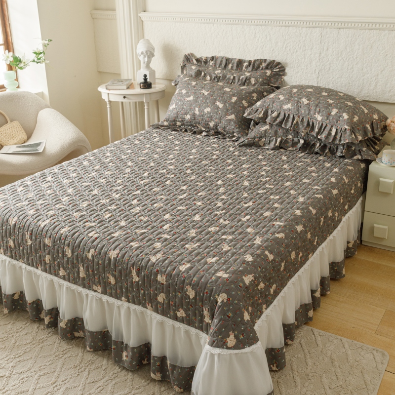 91家纺网 家纺一手货源 找家纺 胜权  2024新款高端欧根纱全棉印花夹棉床盖单品 浅小沫