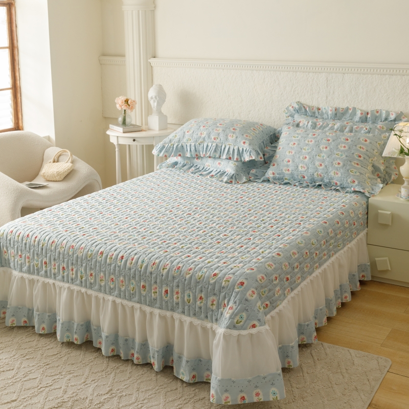 91家纺网 家纺一手货源 找家纺 胜权  2024新款高端欧根纱全棉印花夹棉床盖单品 忘忧草