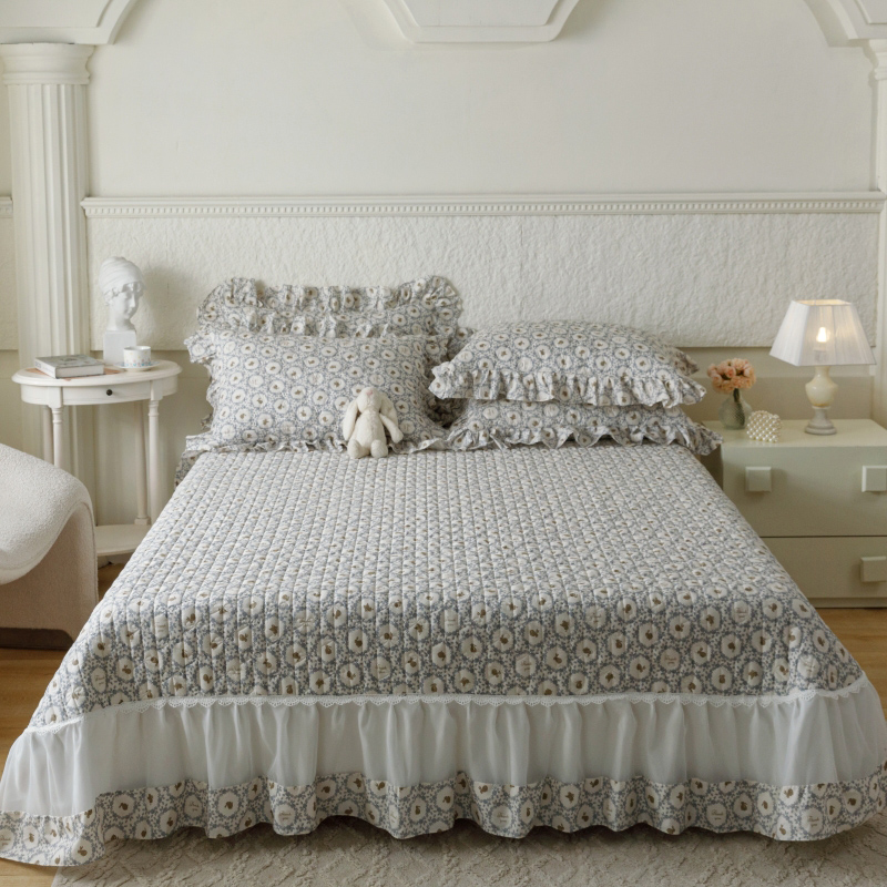 91家纺网 家纺一手货源 找家纺 胜权  2024新款高端欧根纱全棉印花夹棉床盖单品 蔓灵阁