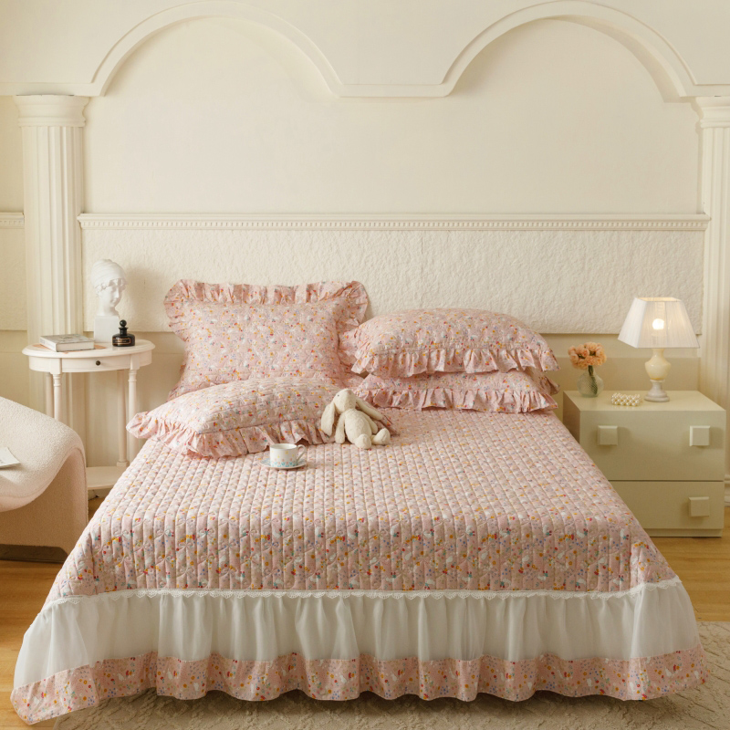 91家纺网 家纺一手货源 找家纺 胜权  2024新款高端欧根纱全棉印花夹棉床盖单品 萌小兔