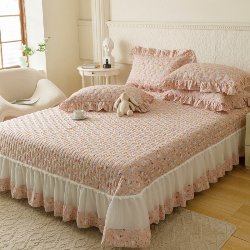 胜权  2024新款高端欧根纱全棉印花夹棉床盖单品 萌小兔