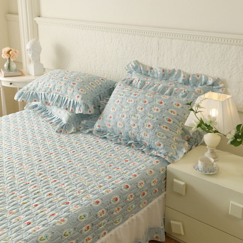 91家纺网 家纺一手货源 找家纺 胜权  2024新款高端欧根纱全棉印花夹棉床盖单品 忘忧草