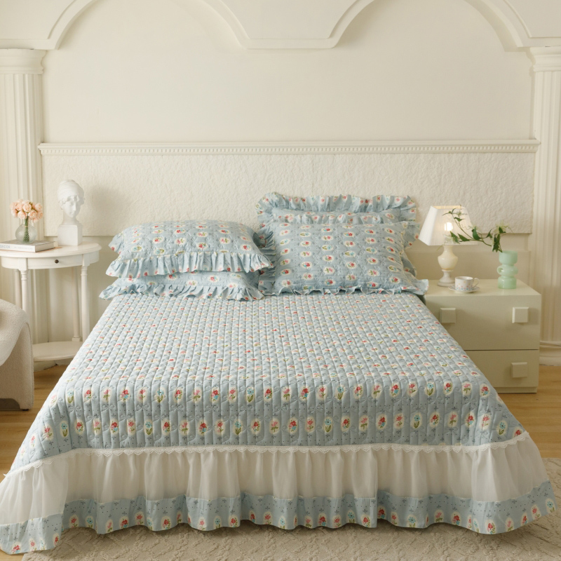 91家纺网 家纺一手货源 找家纺 胜权  2024新款高端欧根纱全棉印花夹棉床盖单品 忘忧草