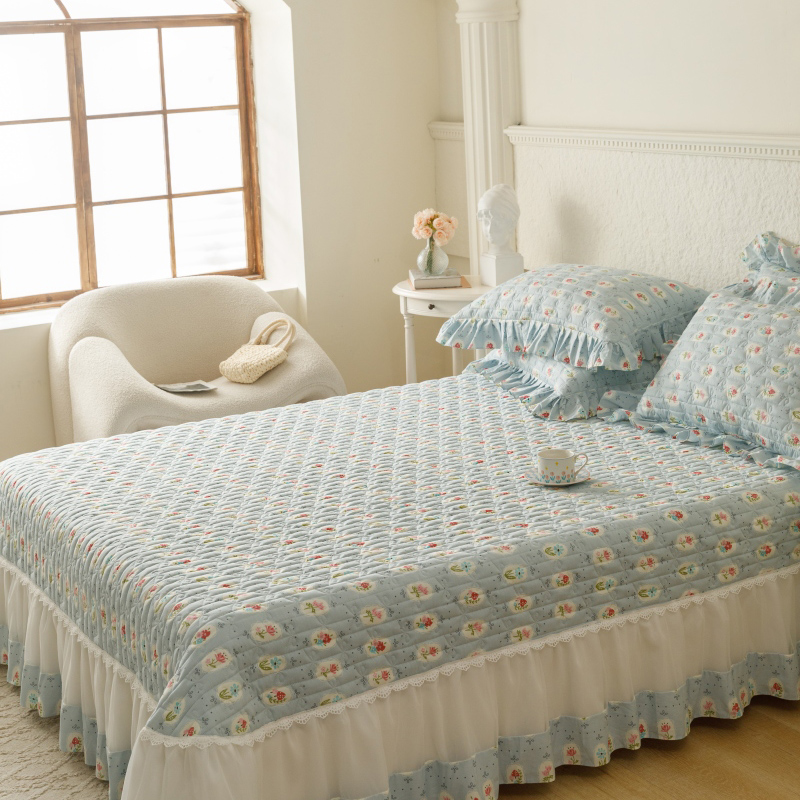 91家纺网 家纺一手货源 找家纺 胜权  2024新款高端欧根纱全棉印花夹棉床盖单品 忘忧草