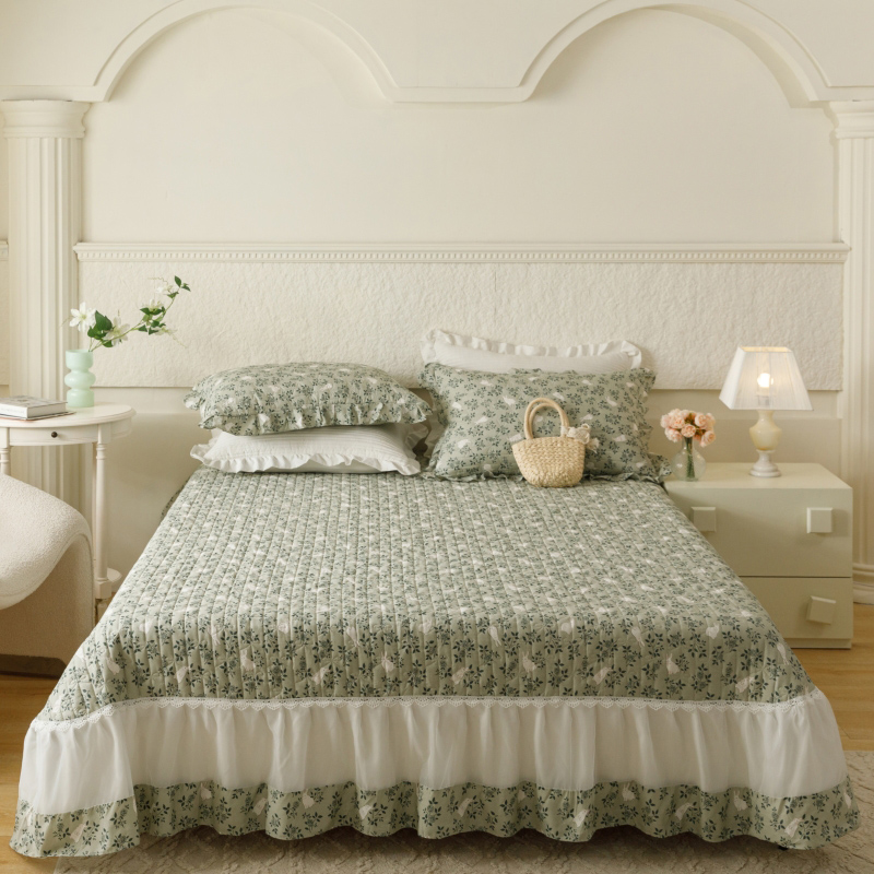 91家纺网 家纺一手货源 找家纺 胜权  2024新款高端欧根纱全棉印花夹棉床盖单品 忆江南