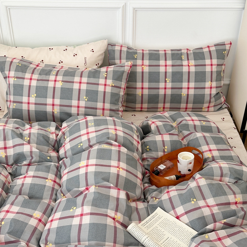 91家纺网 家纺一手货源 找家纺 昔可 2024新款全棉格子元素四件套  蓝格樱桃