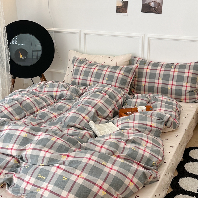 91家纺网 家纺一手货源 找家纺 昔可 2024新款全棉格子元素四件套  蓝格樱桃