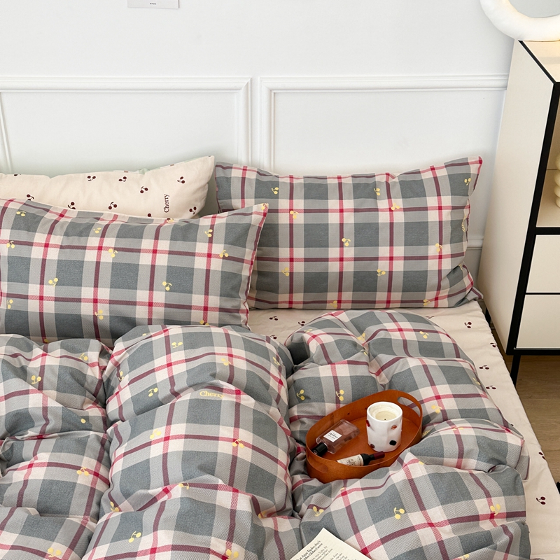 91家纺网 家纺一手货源 找家纺 昔可 2024新款全棉格子元素四件套  蓝格樱桃