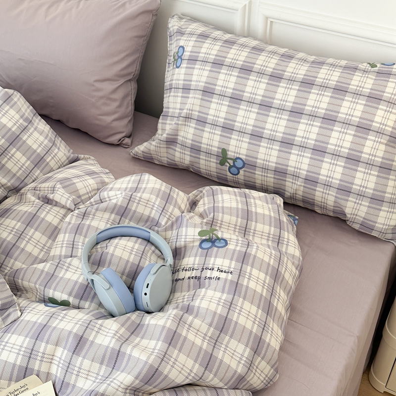 91家纺网 家纺一手货源 找家纺 昔可 2024新款全棉格子元素四件套  紫格蓝樱桃