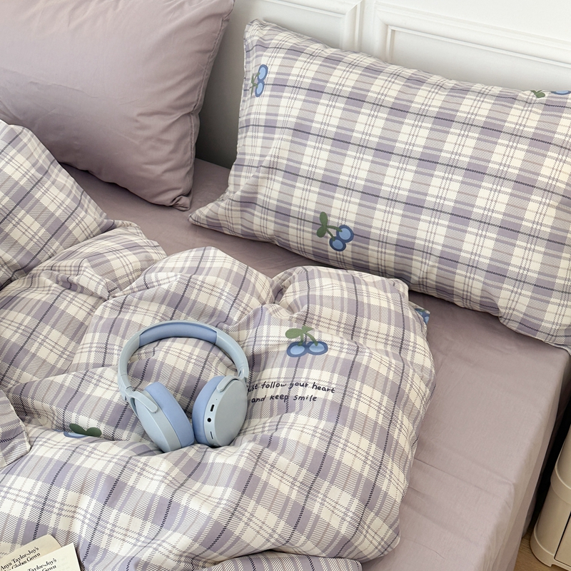 91家纺网 家纺一手货源 找家纺 昔可 2024新款全棉格子元素四件套  紫格蓝樱桃