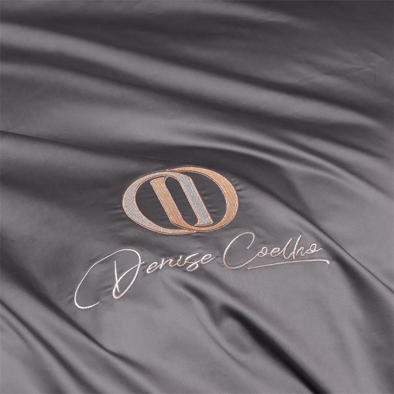 91家纺网 家纺一手货源 找家纺 瑞驰2024新款丹尼斯系列长绒棉绣花四件套 丹尼斯-高级灰