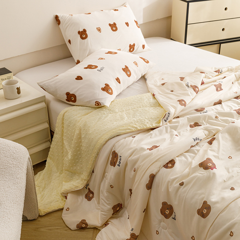 91家纺网 家纺一手货源 找家纺 绒梦里 2024新款小凉皮凉感冰豆豆夏被直播爆款夏凉被空调被 爱心熊