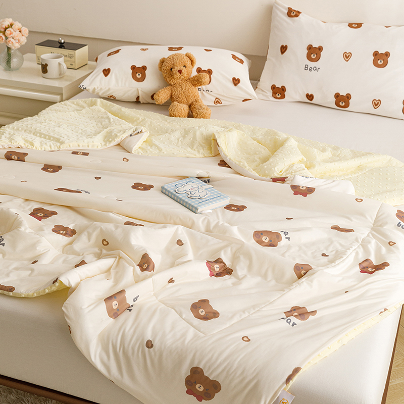 91家纺网 家纺一手货源 找家纺 绒梦里 2024新款小凉皮凉感冰豆豆夏被直播爆款夏凉被空调被 爱心熊