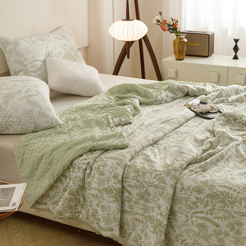 91家纺网 家纺一手货源 找家纺 绒梦里 2024新款小凉皮凉感冰豆豆夏被直播爆款夏凉被空调被 绿茵