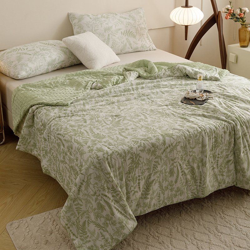 91家纺网 家纺一手货源 找家纺 绒梦里 2024新款小凉皮凉感冰豆豆夏被直播爆款夏凉被空调被 绿茵