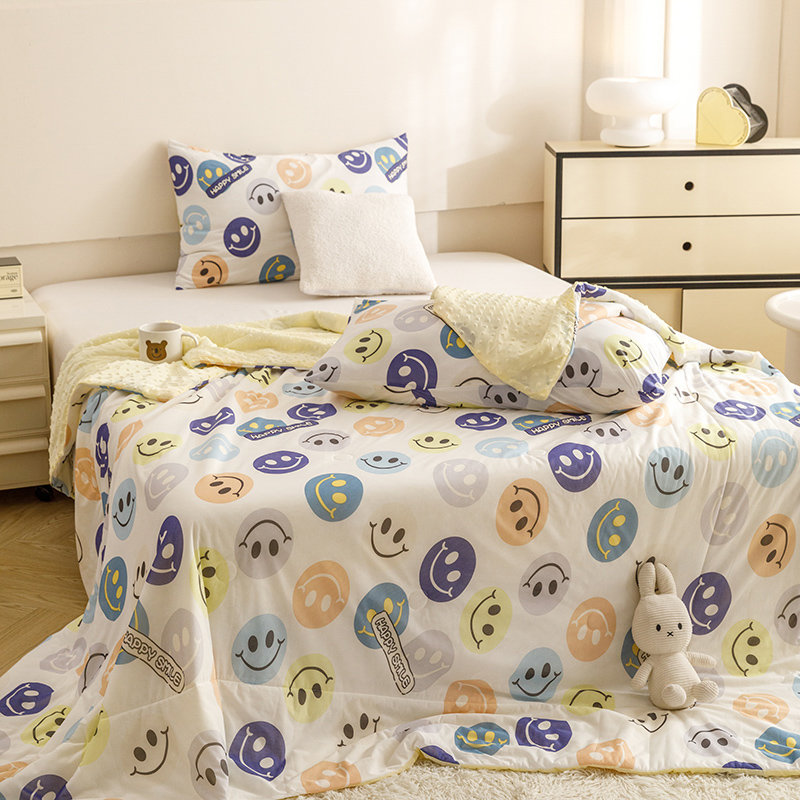 91家纺网 家纺一手货源 找家纺 绒梦里 2024新款小凉皮凉感冰豆豆夏被直播爆款夏凉被空调被 快乐笑脸