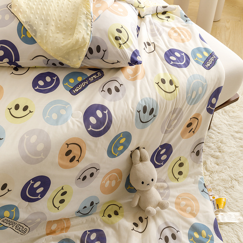 91家纺网 家纺一手货源 找家纺 绒梦里 2024新款小凉皮凉感冰豆豆夏被直播爆款夏凉被空调被 快乐笑脸